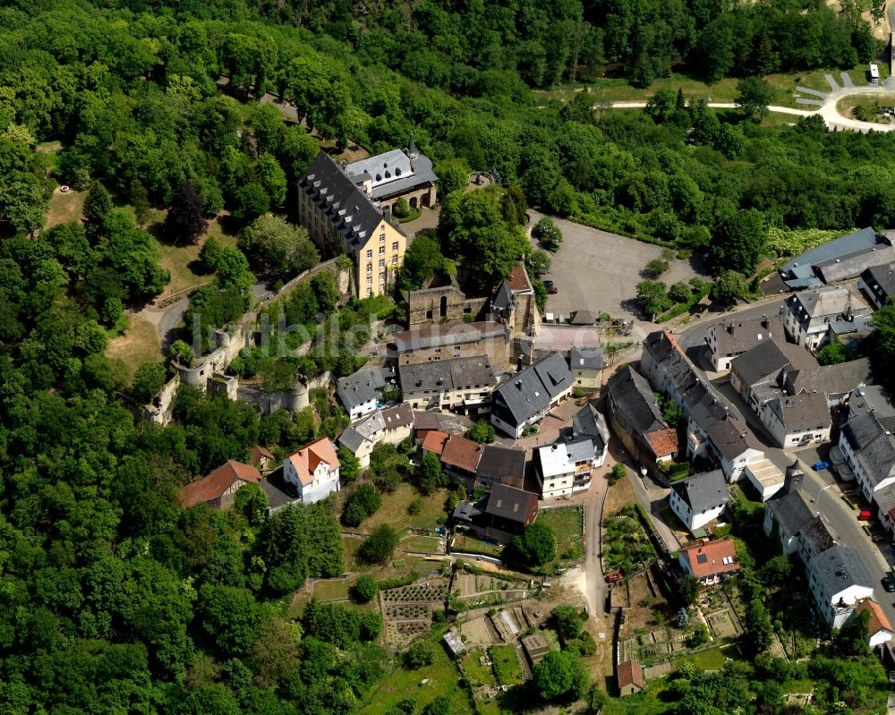 Hochstetten-Dhaun aus der Vogelperspektive: Ortsansicht von Hochstetten-Dhaun mit der Schlossruine Dhaun im Bundesland Rheinland-Pfalz