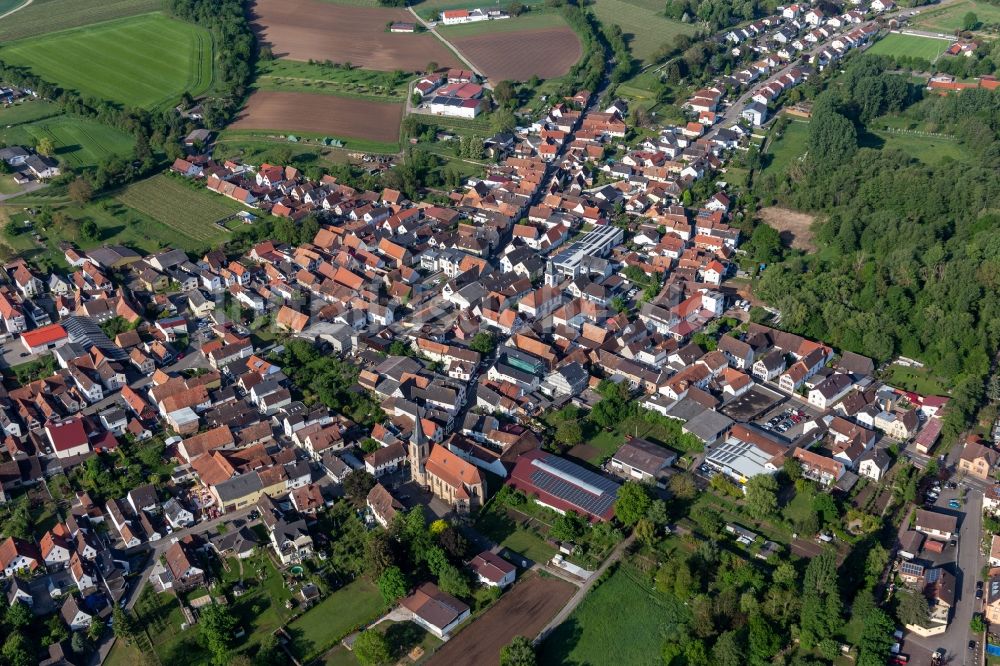 Ingenheim von oben - Ortsansicht in Ingenheim im Bundesland Rheinland-Pfalz, Deutschland