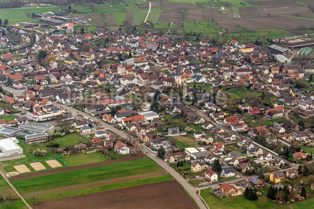 Luftaufnahme Ottenheim - Ortsansicht mit Kirche in Ottenheim Gemeinde Schwanau im Bundesland Baden-Württemberg, Deutschland