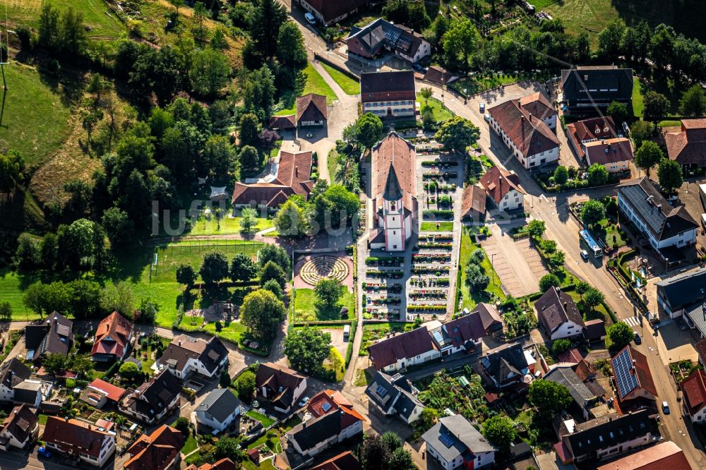 Schweighausen von oben - Ortsansicht mit Kirche Schweighausen im Bundesland Baden-Württemberg, Deutschland