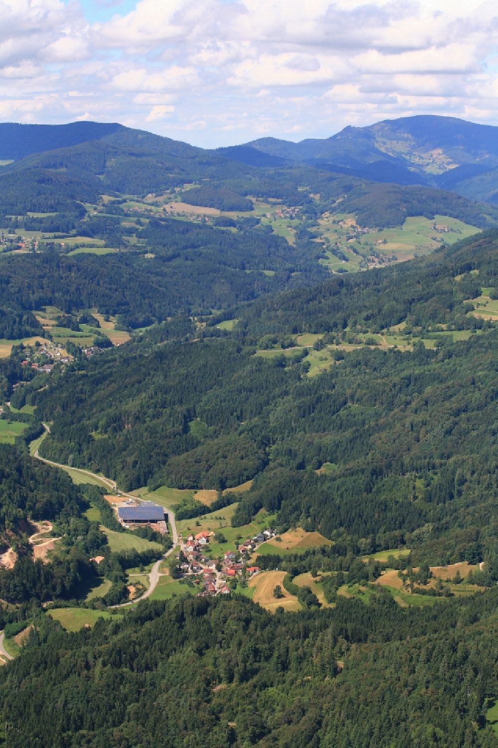 Tegernau von oben - Ortsansicht Kleines Wiesental mit Ortsteil Tegernau im Südschwarzwald im Bundesland Baden-Württemberg
