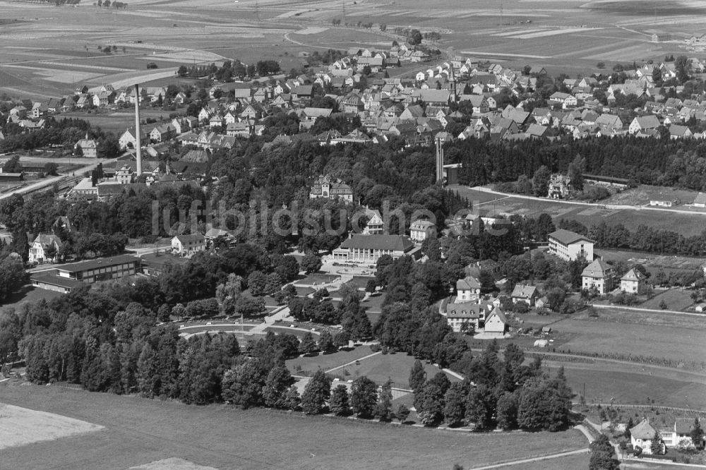 Luftaufnahme Bad Dürrheim - Ortsansicht mit Kurhaus und Kurpark in Bad Dürrheim im Bundesland Baden-Württemberg, Deutschland