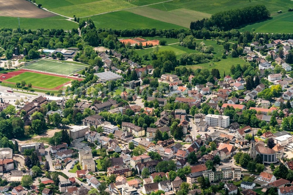 Luftaufnahme Bad Dürrheim - Ortsansicht der Kurort in Bad Dürrheim im Bundesland Baden-Württemberg, Deutschland