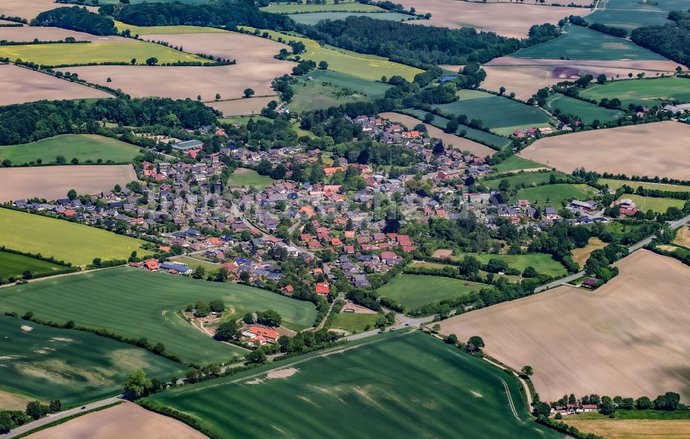 Luftbild Osterby - Ortsansicht mit landwirtschaftlichen Feldern in Osterby im Bundesland Schleswig-Holstein, Deutschland