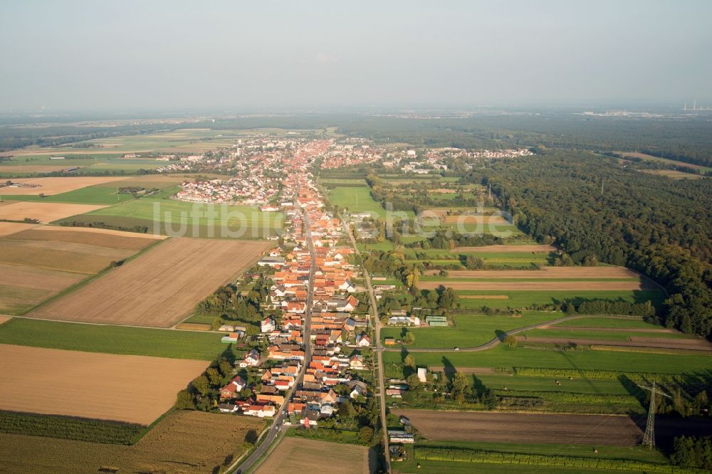 Luftbild Kandel - Ortsansicht der langen Rhein-, Haupt und Saarstraße durch Kandel im Bundesland Rheinland-Pfalz, Deutschland
