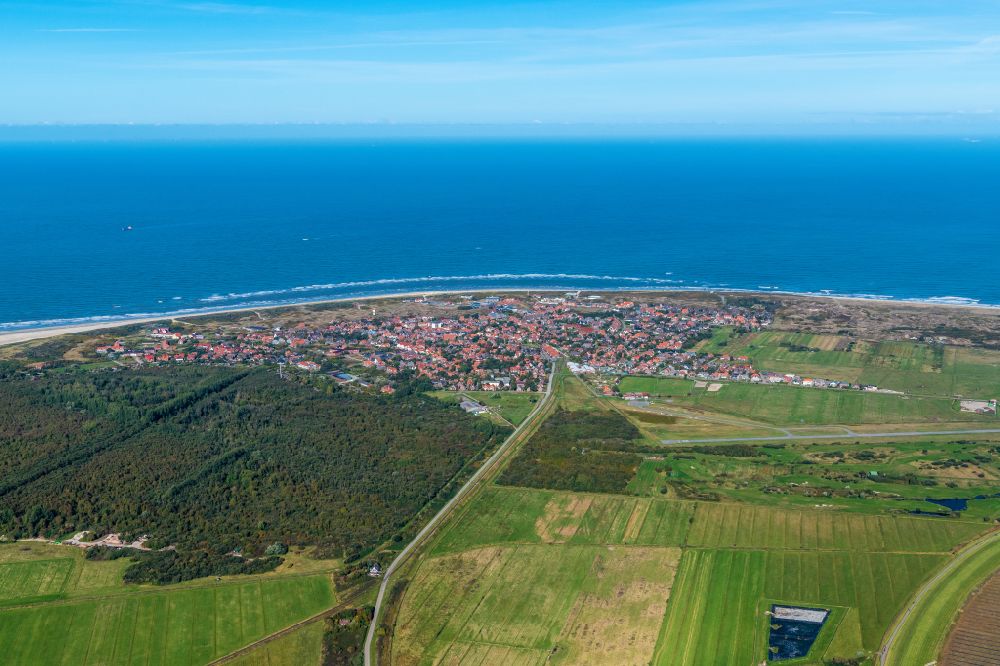 Luftaufnahme Langeoog - Ortsansicht von Langeoog im Bundesland Niedersachsen, Deutschland