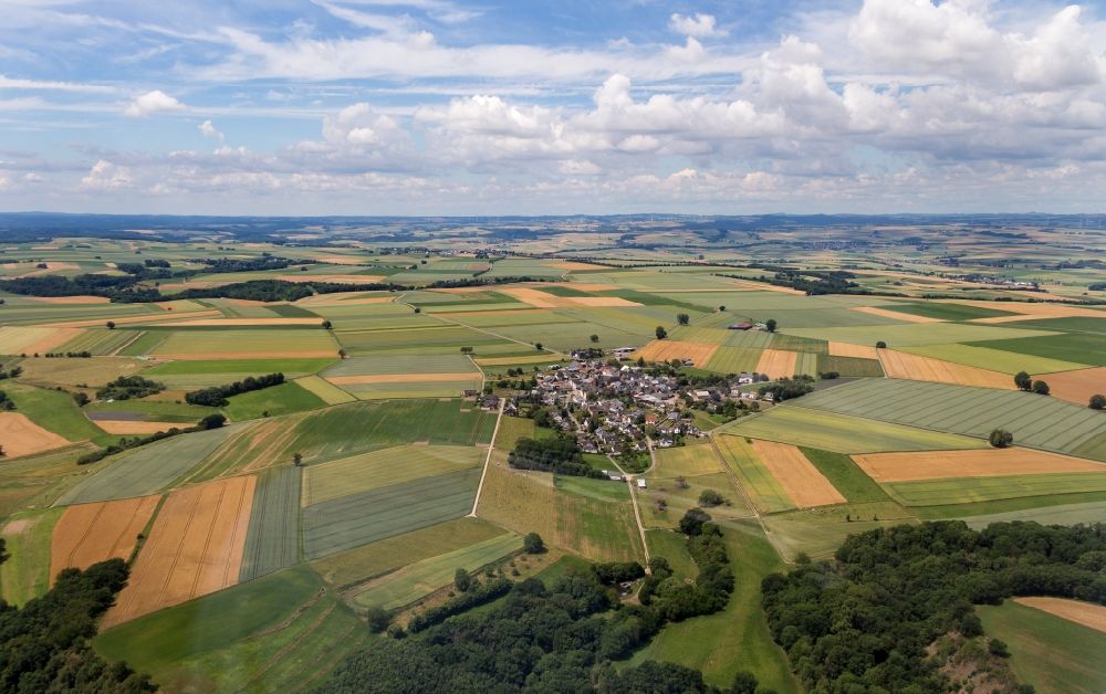 Lehmen aus der Vogelperspektive: Ortsansicht in Lehmen im Bundesland Rheinland-Pfalz, Deutschland