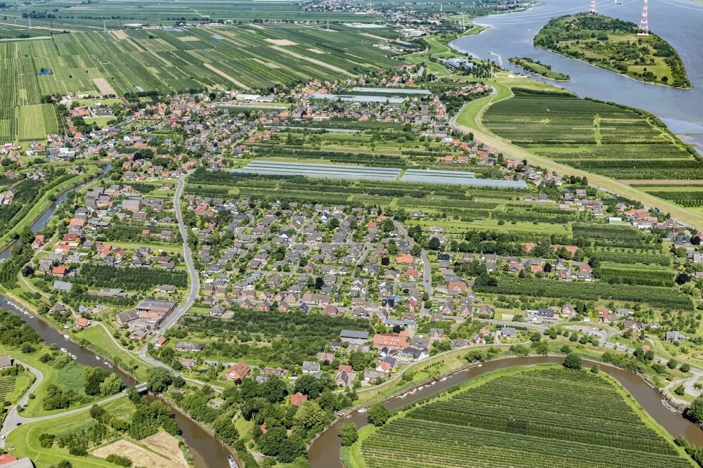 Lühe von oben - Ortsansicht in Lühe im Alten Land im Bundesland Niedersachsen, Deutschland