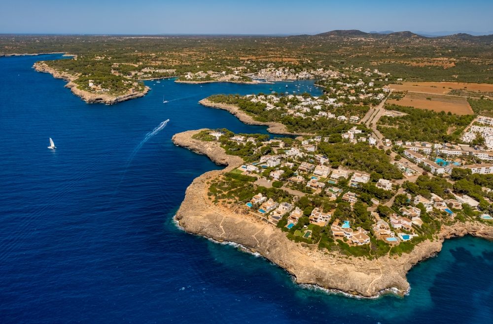 Luftbild Santanyi - Ortsansicht an der Meeres-Küste Cala d'Or in Santanyí in Mallorca in Islas Baleares, Spanien