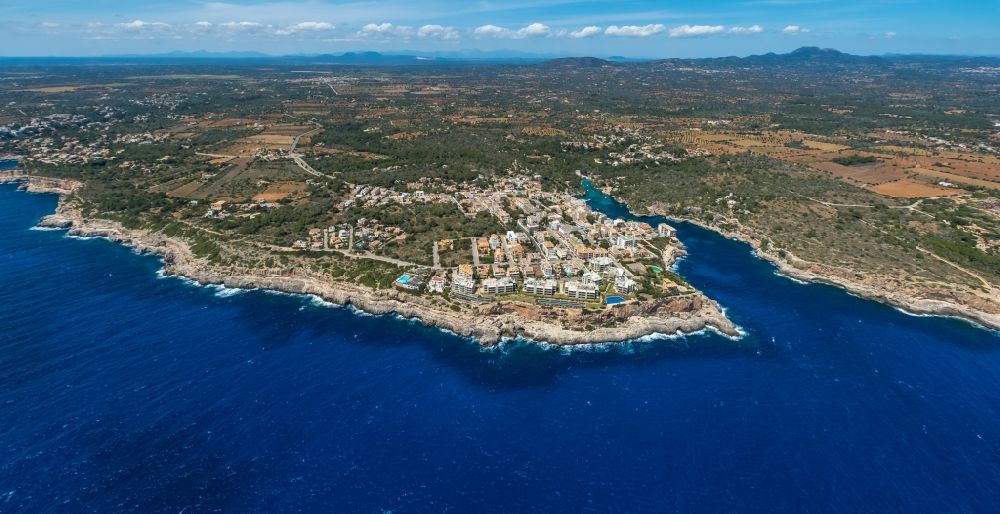 Luftaufnahme Cala Figuera - Ortsansicht an der Meeres-Küste Cala Figuera in Santanyí in Mallorca in Islas Baleares, Spanien