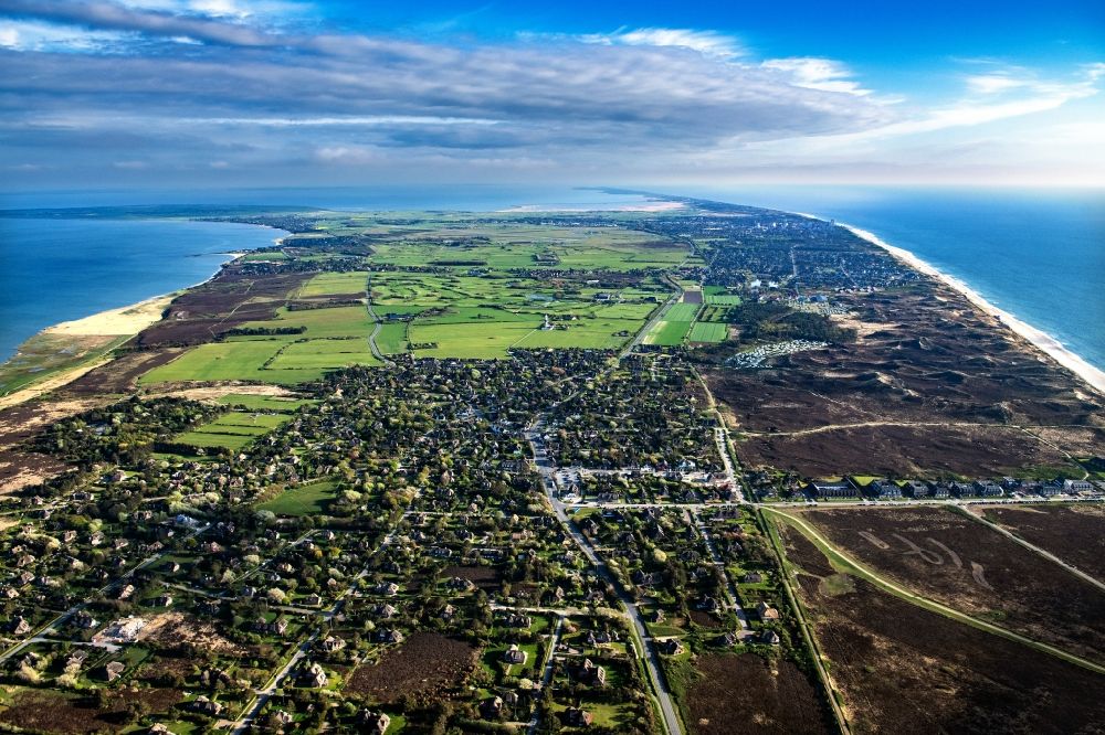 Luftbild Kampen (Sylt) - Ortsansicht an der Meeres-Küste in Kampen (Sylt) auf der Insel Sylt im Bundesland Schleswig-Holstein, Deutschland