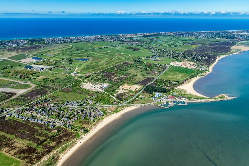 Luftbild Munkmarsch - Ortsansicht an der Meeres-Küste in Munkmarsch auf der Insel Sylt im Bundesland Schleswig-Holstein, Deutschland