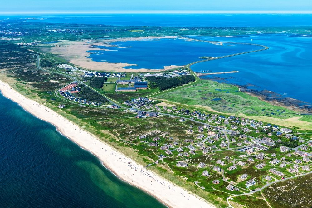Luftaufnahme Sylt - Ortsansicht an der Meeres-Küste in Rantum (Sylt) auf der Insel Sylt im Bundesland Schleswig-Holstein, Deutschland
