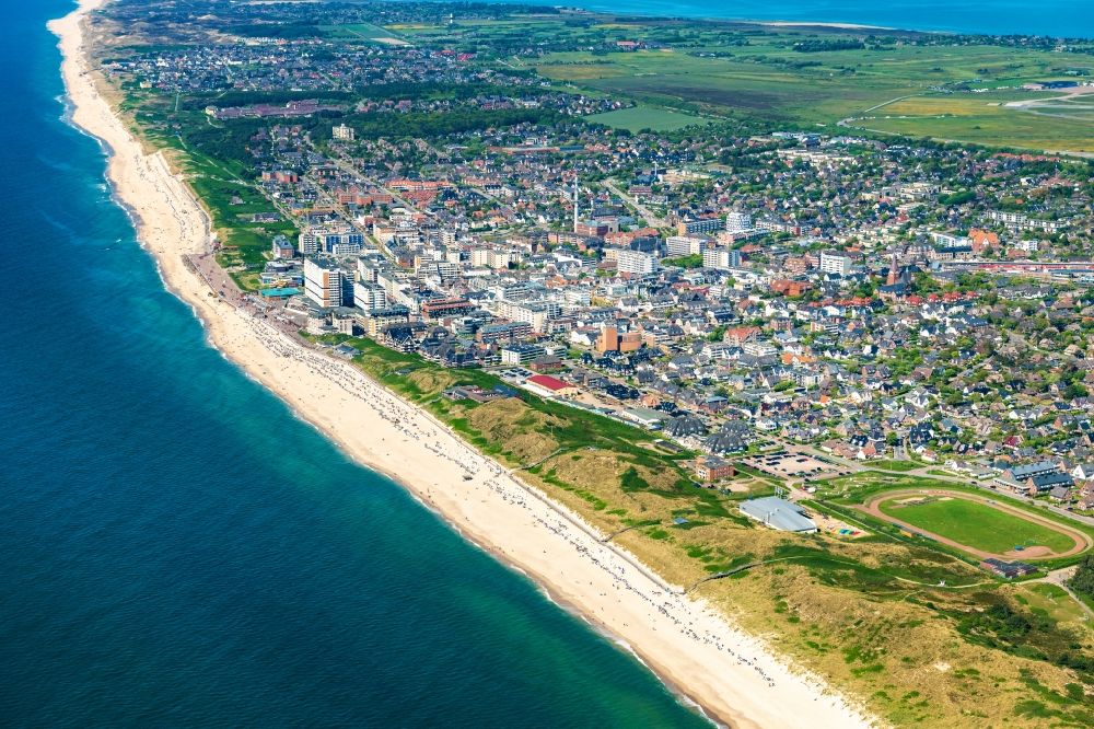 Luftbild Sylt - Ortsansicht an der Meeres-Küste in Westerland auf der Insel Sylt im Bundesland Schleswig-Holstein, Deutschland