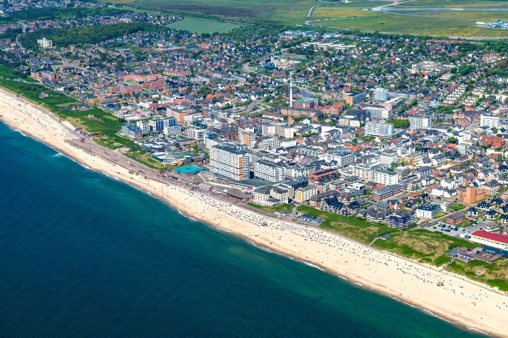 Sylt von oben - Ortsansicht an der Meeres-Küste in Westerland auf der Insel Sylt im Bundesland Schleswig-Holstein, Deutschland