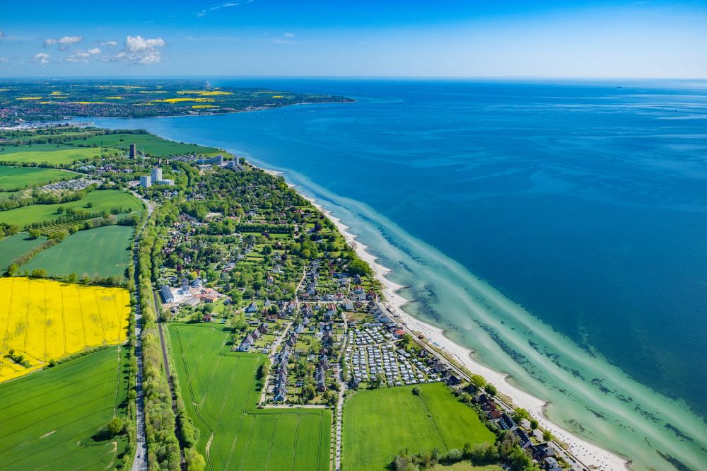 Luftaufnahme Sierksdorf - Ortsansicht am Meeres- Küstenbereich der Ostsee in Sierksdorf im Bundesland Schleswig-Holstein