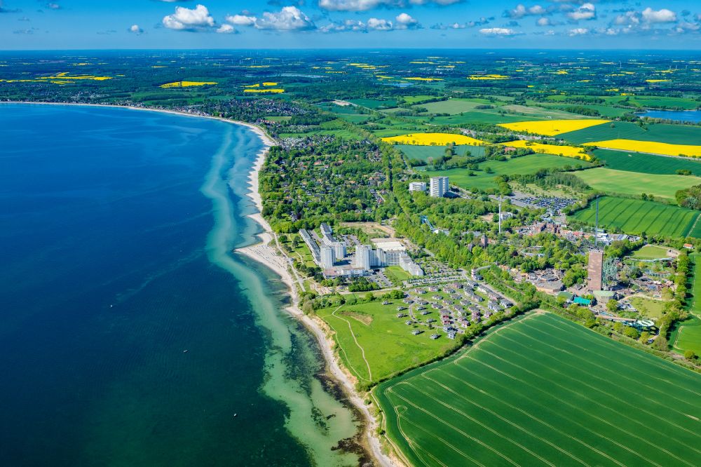 Sierksdorf aus der Vogelperspektive: Ortsansicht am Meeres- Küstenbereich der Ostsee in Sierksdorf im Bundesland Schleswig-Holstein