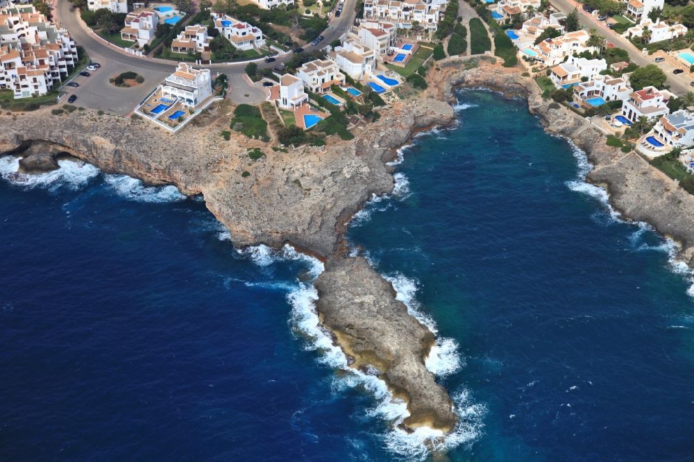 Luftaufnahme Santanyí - Ortsansicht an der Meeres-Küste Cala d'Or in Santanyí in Mallorca in Islas Baleares, Spanien