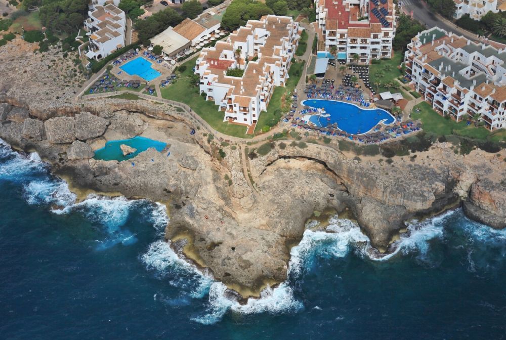 Luftbild Santanyí - Ortsansicht an der Meeres-Küste Cala d'Or in Santanyí in Mallorca in Islas Baleares, Spanien