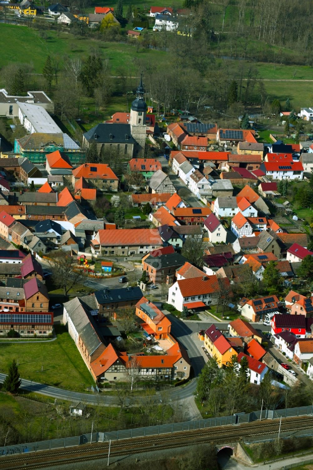 Niedertrebra von oben - Ortsansicht von Niedertrebra im Bundesland Thüringen, Deutschland