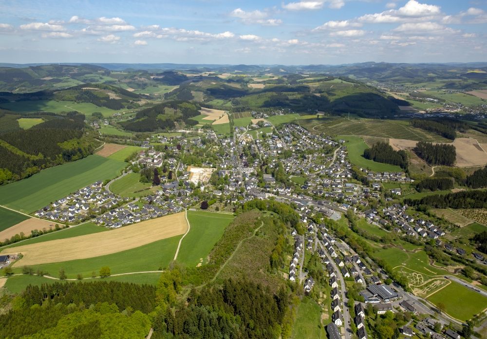 Eslohe (Sauerland) von oben - Ortsansicht der Ortsgemeinde Eslohe im Bundesland Nordrhein-Westfalen