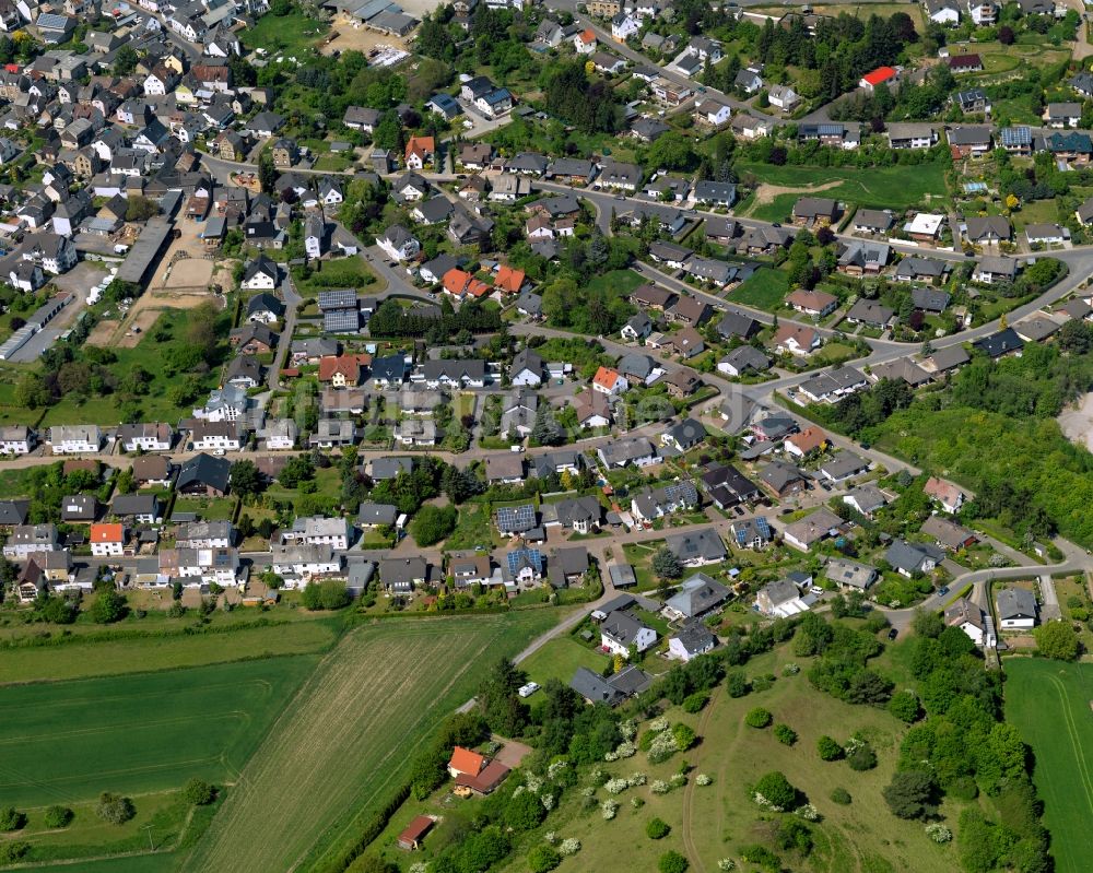 Ettringen von oben - Ortsansicht der Ortsgemeinde Ettringen im Bundesland Rheinland-Pfalz