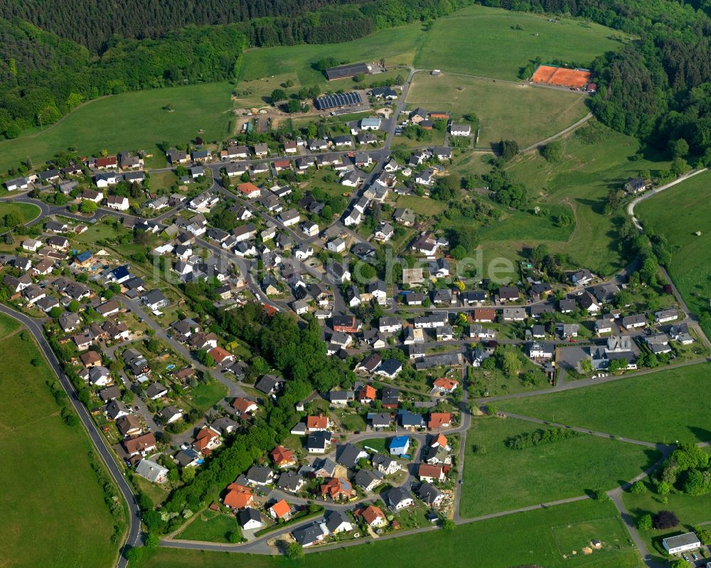 Hübingen von oben - Ortsansicht der Ortsgemeinde Hübingen im Bundesland Rheinland-Pfalz