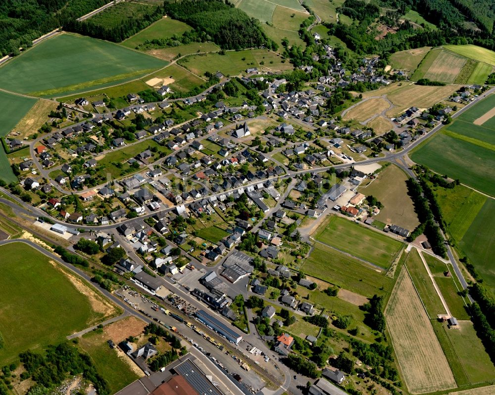 Laubach von oben - Ortsansicht der Ortsgemeinde Laubach im Bundesland Rheinland-Pfalz
