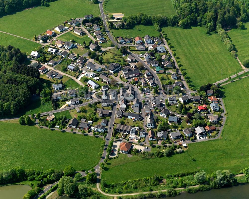 Stahlhofen am Wiesensee aus der Vogelperspektive: Ortsansicht der Ortsgemeinde Stahlhofen am Wiesensee im Bundesland Rheinland-Pfalz
