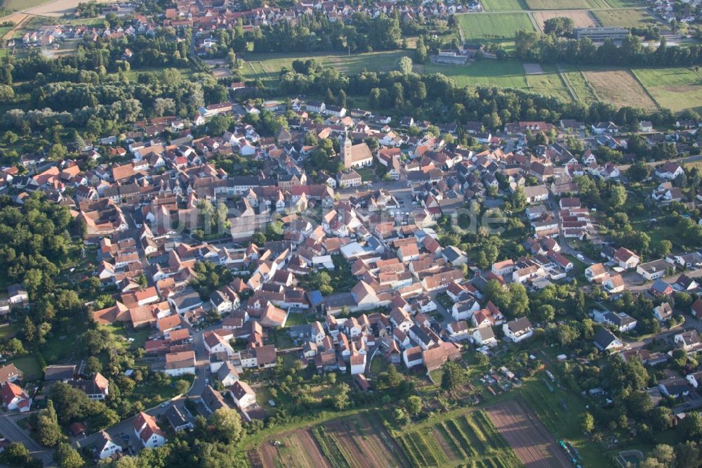 Billigheim-Ingenheim aus der Vogelperspektive: Ortsansicht im Ortsteil Billigheim in Billigheim-Ingenheim im Bundesland Rheinland-Pfalz