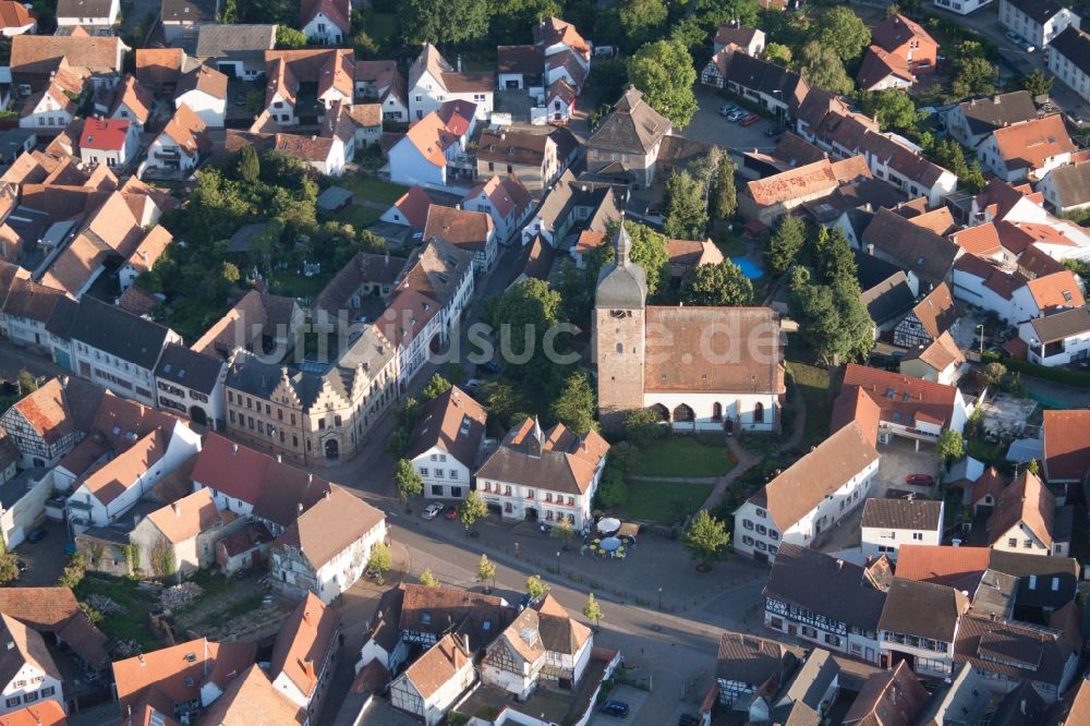 Luftaufnahme Billigheim-Ingenheim - Ortsansicht im Ortsteil Billigheim in Billigheim-Ingenheim im Bundesland Rheinland-Pfalz