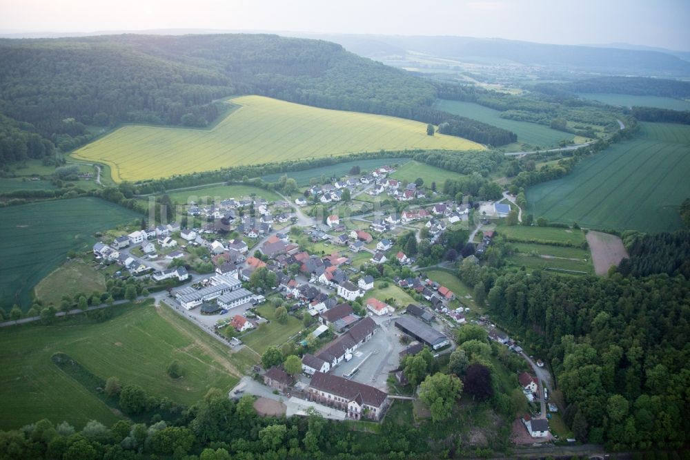 Luftaufnahme Beverungen - Ortsansicht im Ortsteil Blankenau in Beverungen im Bundesland Nordrhein-Westfalen