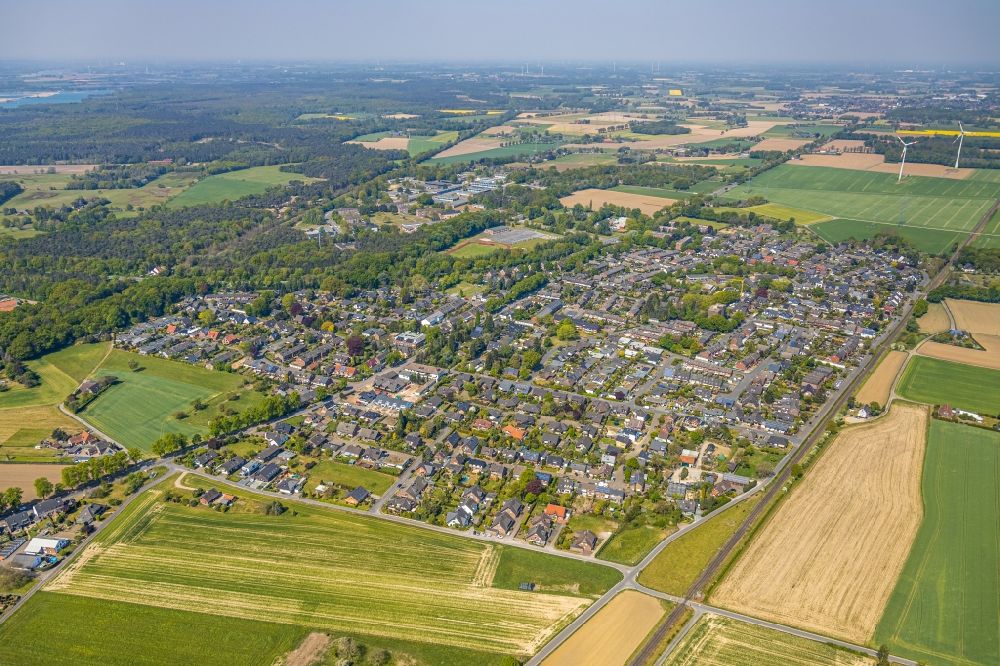 Wesel aus der Vogelperspektive: Ortsansicht im Ortsteil Blumenkamp in Wesel im Bundesland Nordrhein-Westfalen, Deutschland