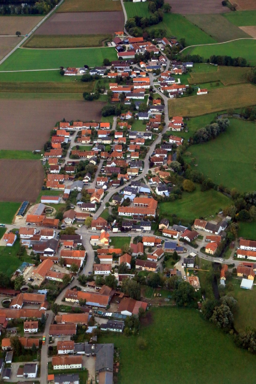 Erding von oben - Ortsansicht im Ortsteil Eichenkofen und Altham in Erding im Bundesland Bayern, Deutschland