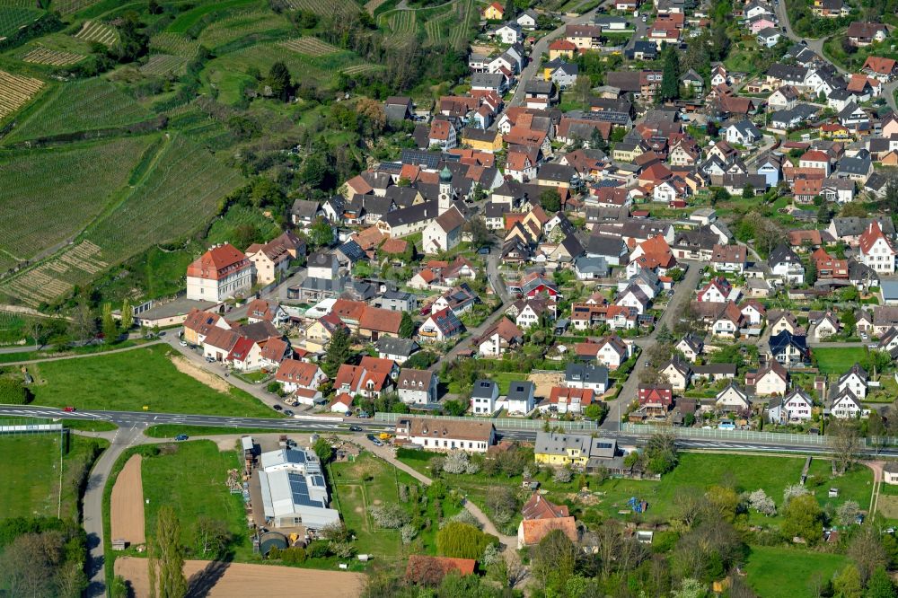 Luftbild Kenzingen - Ortsansicht des Ortsteil Hecklingen, mit Schloss und Kirche in Kenzingen im Bundesland Baden-Württemberg, Deutschland