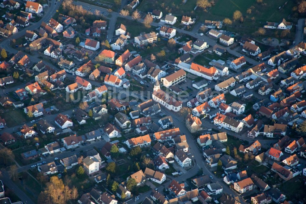 Luftaufnahme Elchesheim-Illingen - Ortsansicht im Ortsteil Illingen in Elchesheim-Illingen im Bundesland Baden-Württemberg