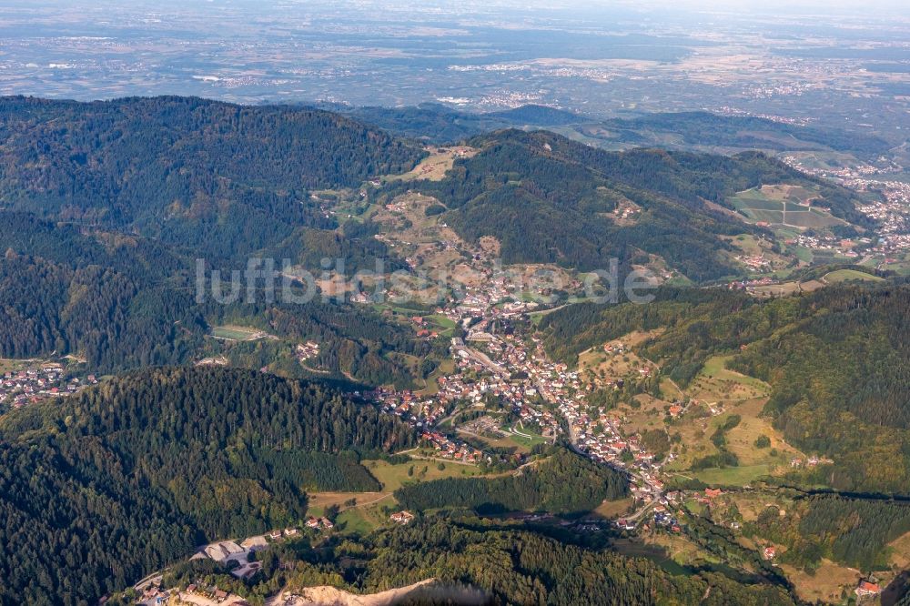 Luftaufnahme Ottenhöfen im Schwarzwald - Ortsansicht in Ottenhöfen im Schwarzwald im Bundesland Baden-Württemberg, Deutschland