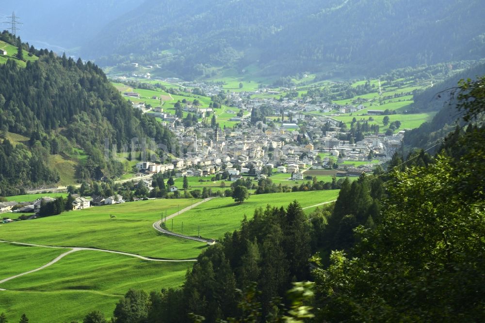 Luftaufnahme Poschiavo - Ortsansicht in Poschiavo im Kanton Graubünden, Schweiz
