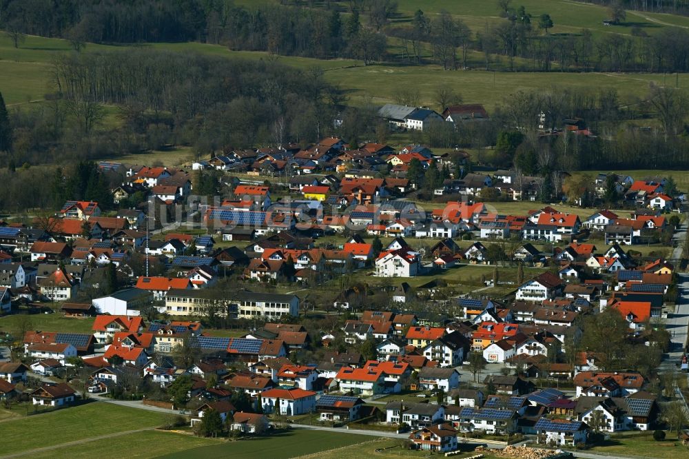 Raisting aus der Vogelperspektive: Ortsansicht in Raisting im Bundesland Bayern, Deutschland