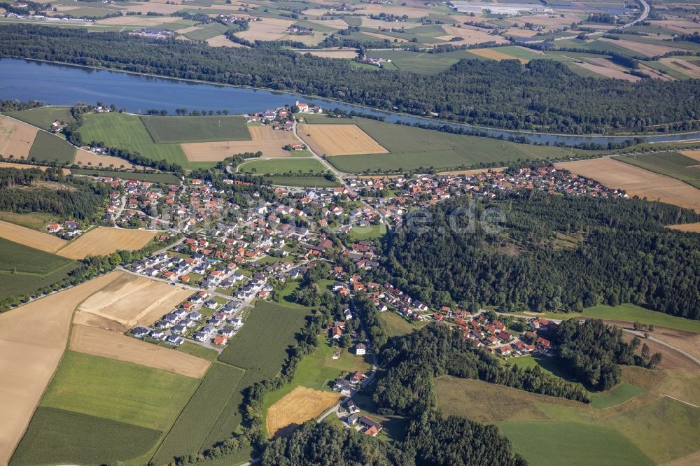 Viecht aus der Vogelperspektive: Ortsansicht am Rande von Feldern, Wiesen und Wäldern in Viecht im Bundesland Bayern, Deutschland