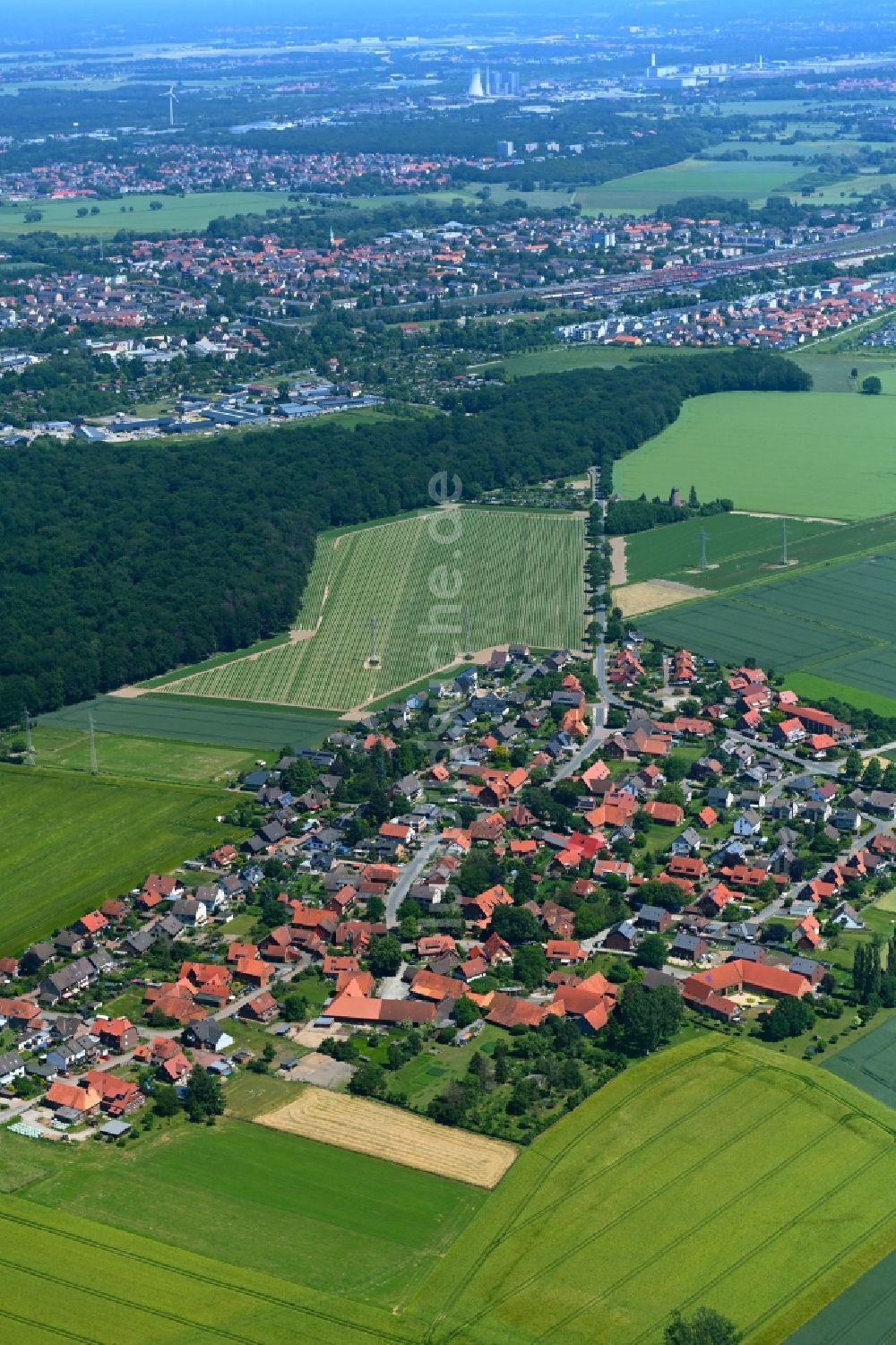 Luftbild Almhorst - Ortsansicht am Rande von landwirtschaftlichen Feldern in Almhorst im Bundesland Niedersachsen, Deutschland