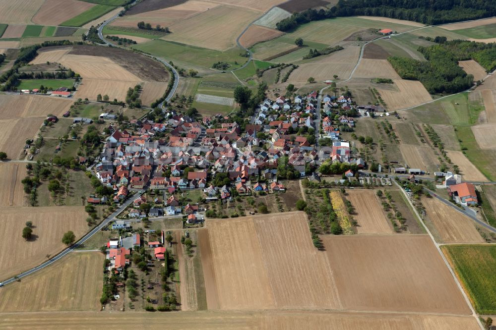 Luftaufnahme Altbessingen - Ortsansicht am Rande von landwirtschaftlichen Feldern in Altbessingen im Bundesland Bayern, Deutschland