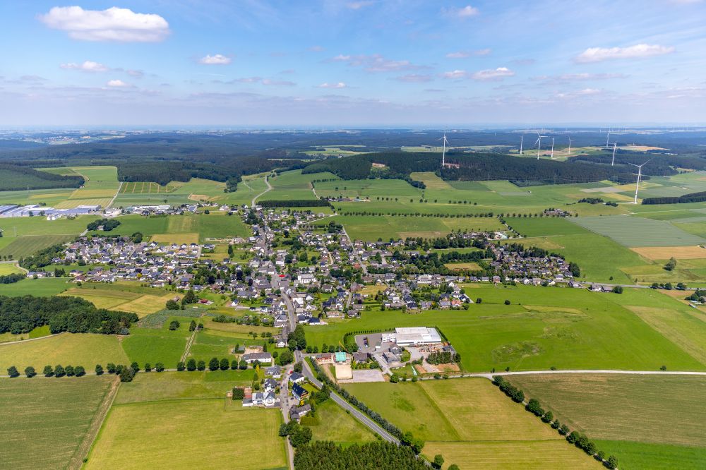 Luftbild Altenbüren - Ortsansicht am Rande von landwirtschaftlichen Feldern in Altenbüren im Bundesland Nordrhein-Westfalen, Deutschland