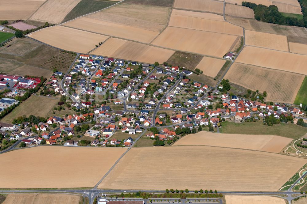 Luftbild Altfeld - Ortsansicht am Rande von landwirtschaftlichen Feldern in Altfeld im Bundesland Bayern, Deutschland