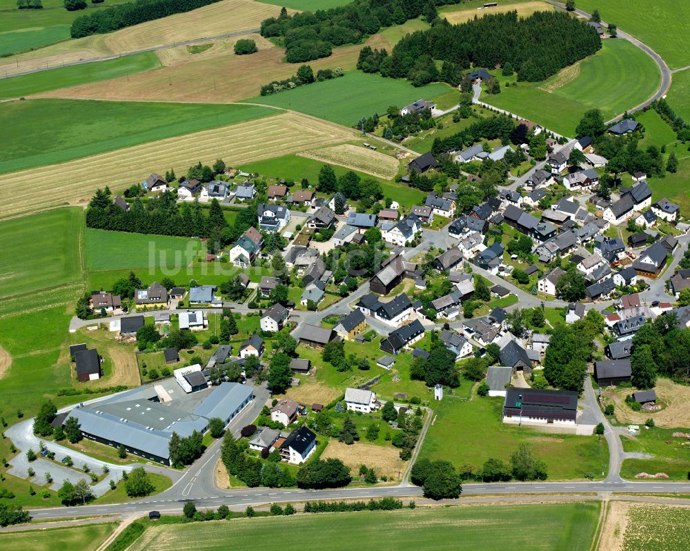 Bad Steben aus der Vogelperspektive: Ortsansicht am Rande von landwirtschaftlichen Feldern in Bad Steben im Bundesland Bayern, Deutschland