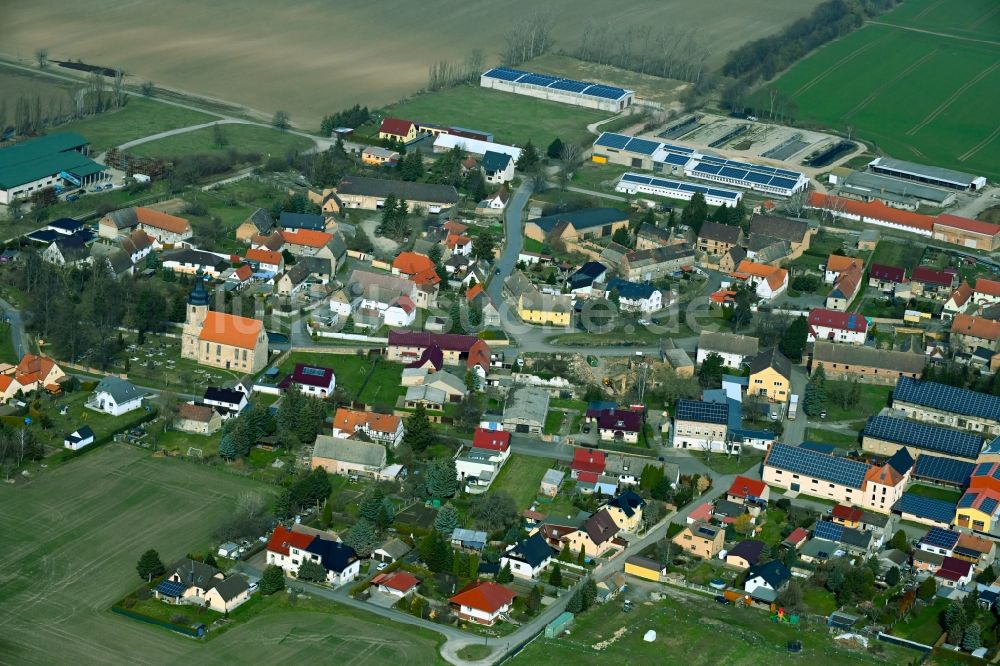 Luftbild Barnstädt - Ortsansicht am Rande von landwirtschaftlichen Feldern in Barnstädt im Bundesland Sachsen-Anhalt, Deutschland