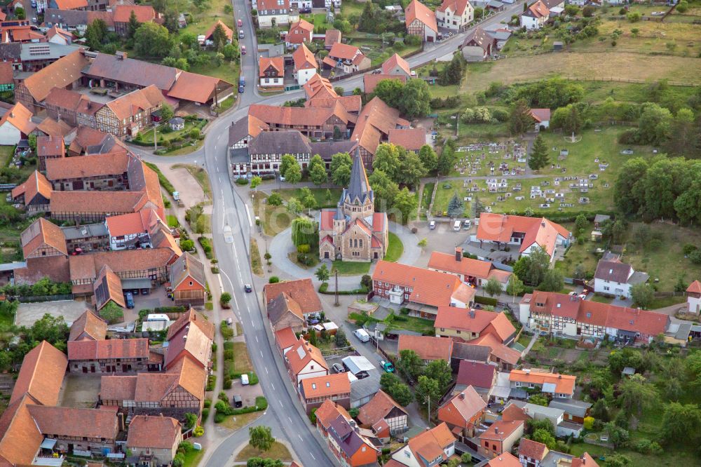 Luftaufnahme Benzingerode - Ortsansicht am Rande von landwirtschaftlichen Feldern in Benzingerode im Bundesland Sachsen-Anhalt, Deutschland