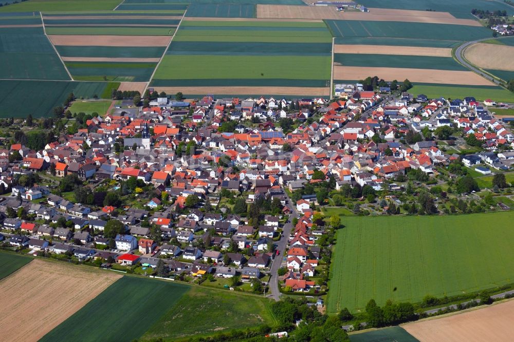 Luftbild Berstadt - Ortsansicht am Rande von landwirtschaftlichen Feldern in Berstadt im Bundesland Hessen, Deutschland
