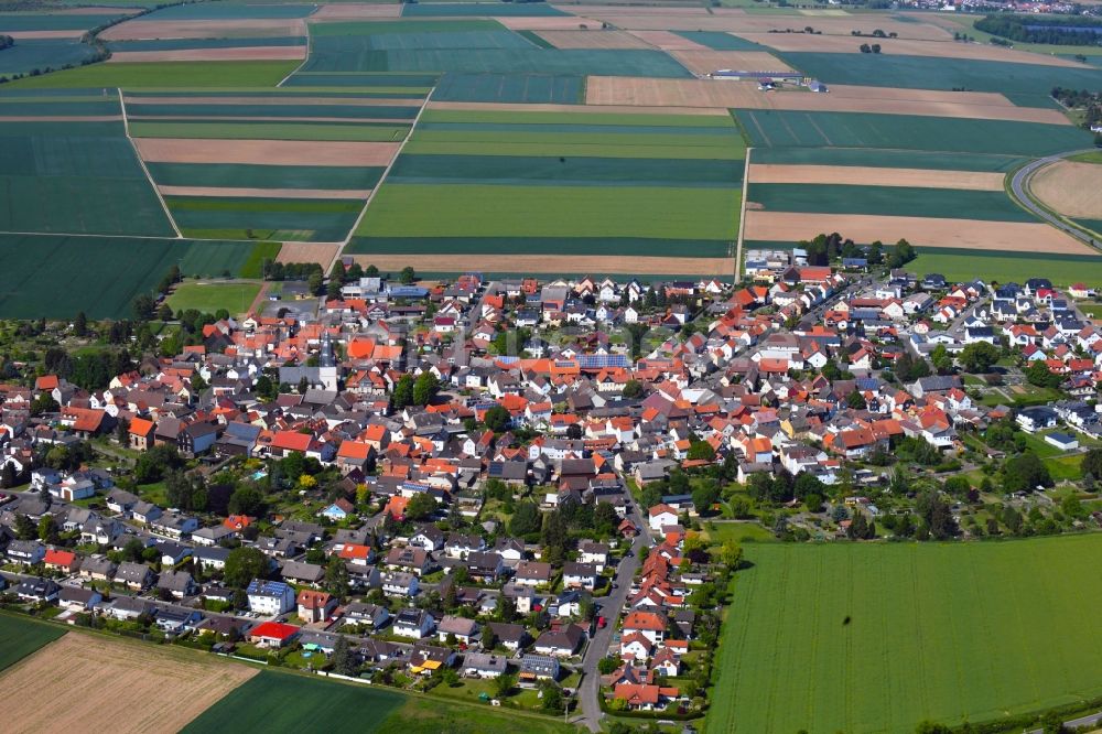 Luftaufnahme Berstadt - Ortsansicht am Rande von landwirtschaftlichen Feldern in Berstadt im Bundesland Hessen, Deutschland