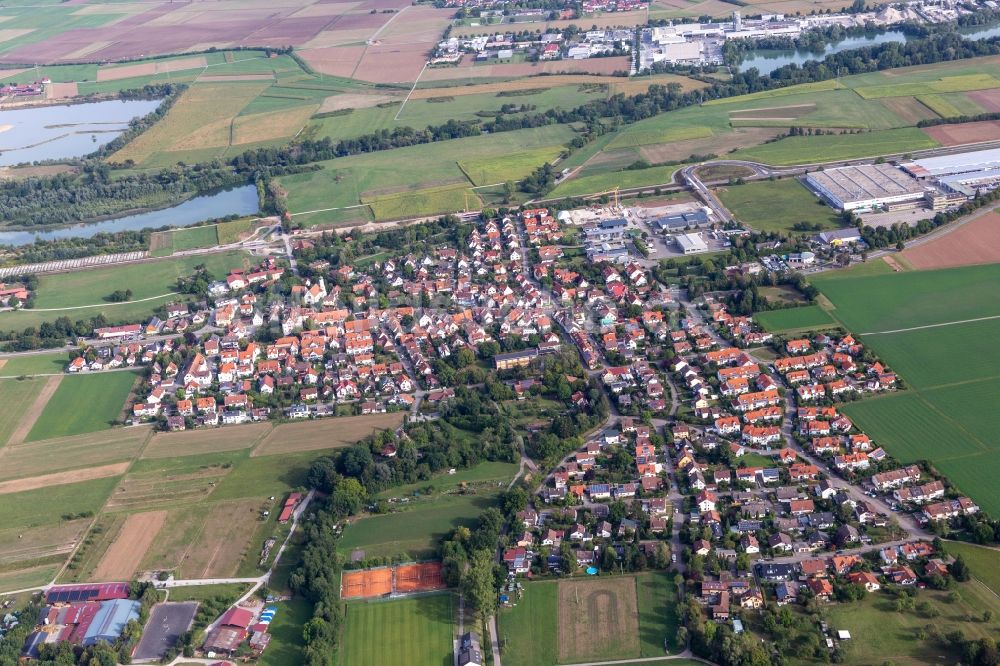 Bühl aus der Vogelperspektive: Ortsansicht am Rande von landwirtschaftlichen Feldern in Bühl im Bundesland Baden-Württemberg, Deutschland
